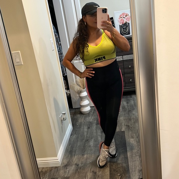 💜Pink VS Yoga Leggings - Picture 4 of 16